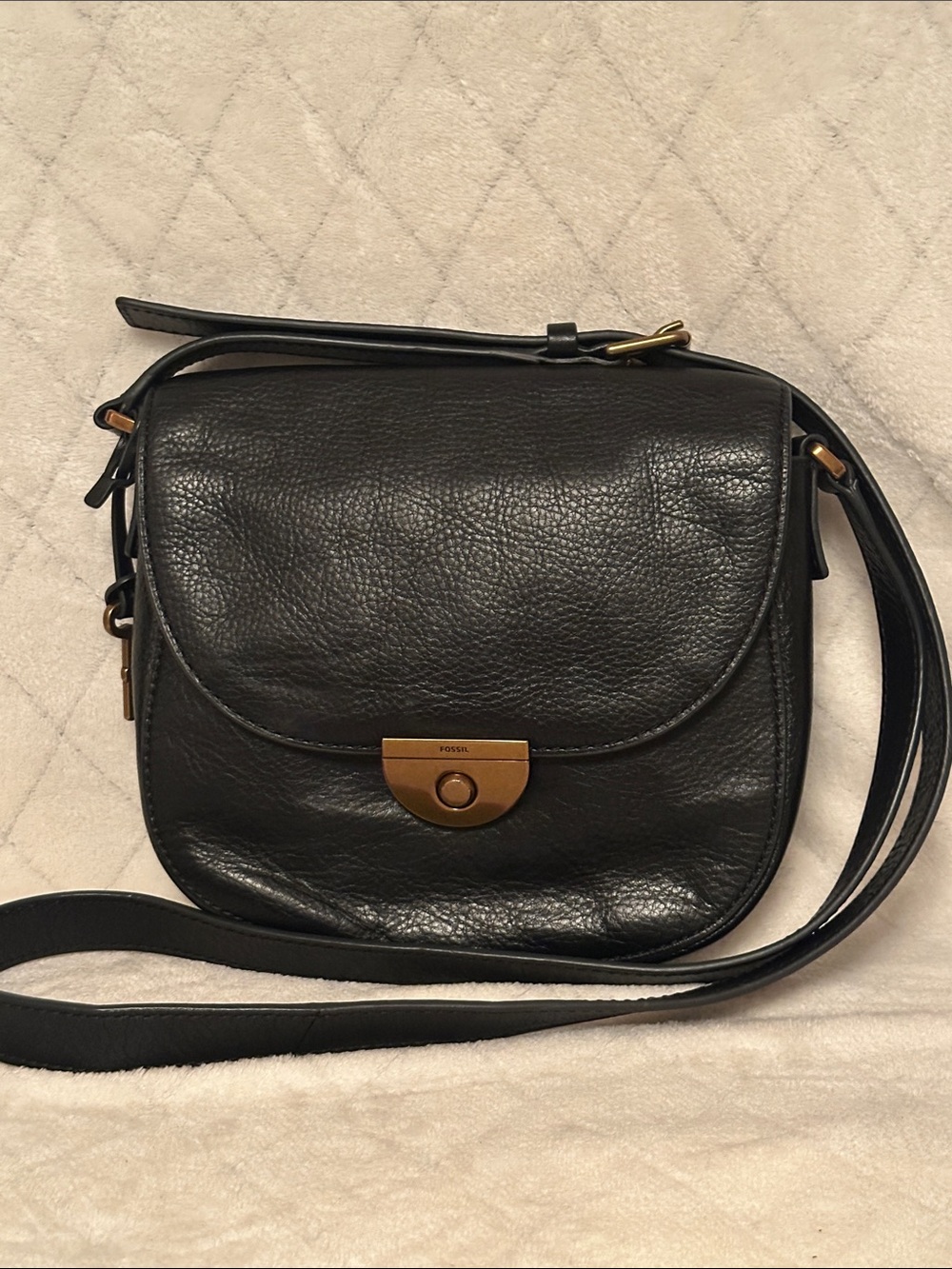 Fossil Black Leather Pebbled Crossbody with Gold-Tone Clasp